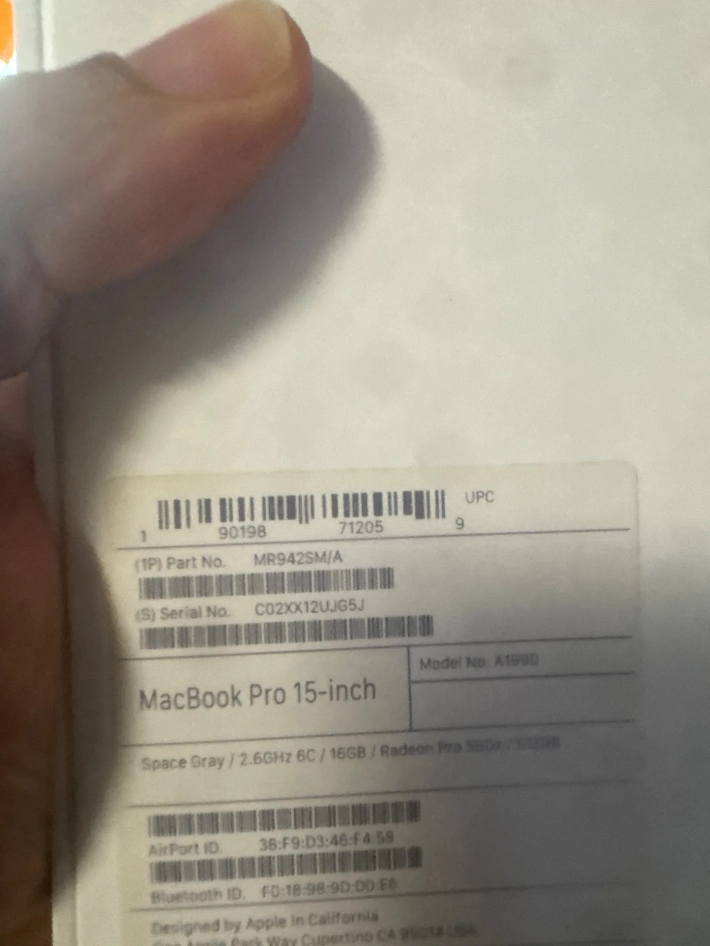 Apple MacBook Pro 15-inch Space Gray mit 2.6GHz 6C, 16GB RAM, Radeon Pro 560X – Bild 1